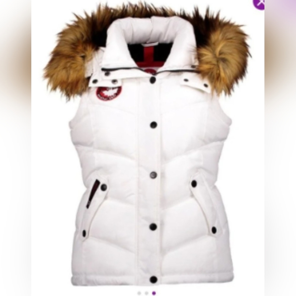 Canada Weather Gear Women's Lg White Puffer Outer Vest and (2) Pom-Pom Beanies